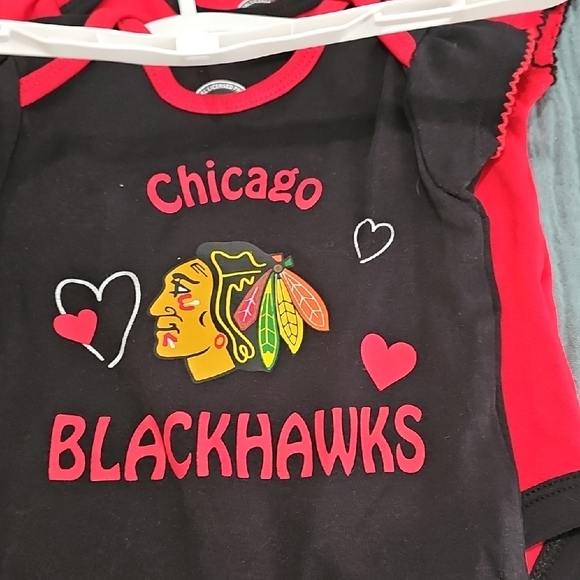 NWT Official Chicago Blackhawks 3-Piece Bodysuit Set - Girls 3-6M - Picture 6 of 9